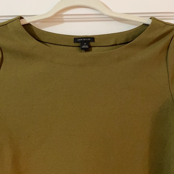 Ann Taylor Olive Green Blouse w/ Tie Sleeves - XS - Picture 4 of 7
